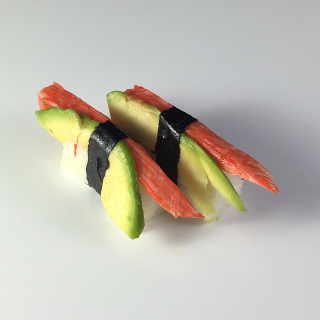 120. Surimi-Avo Nigiri – Sushi Dora in Langen